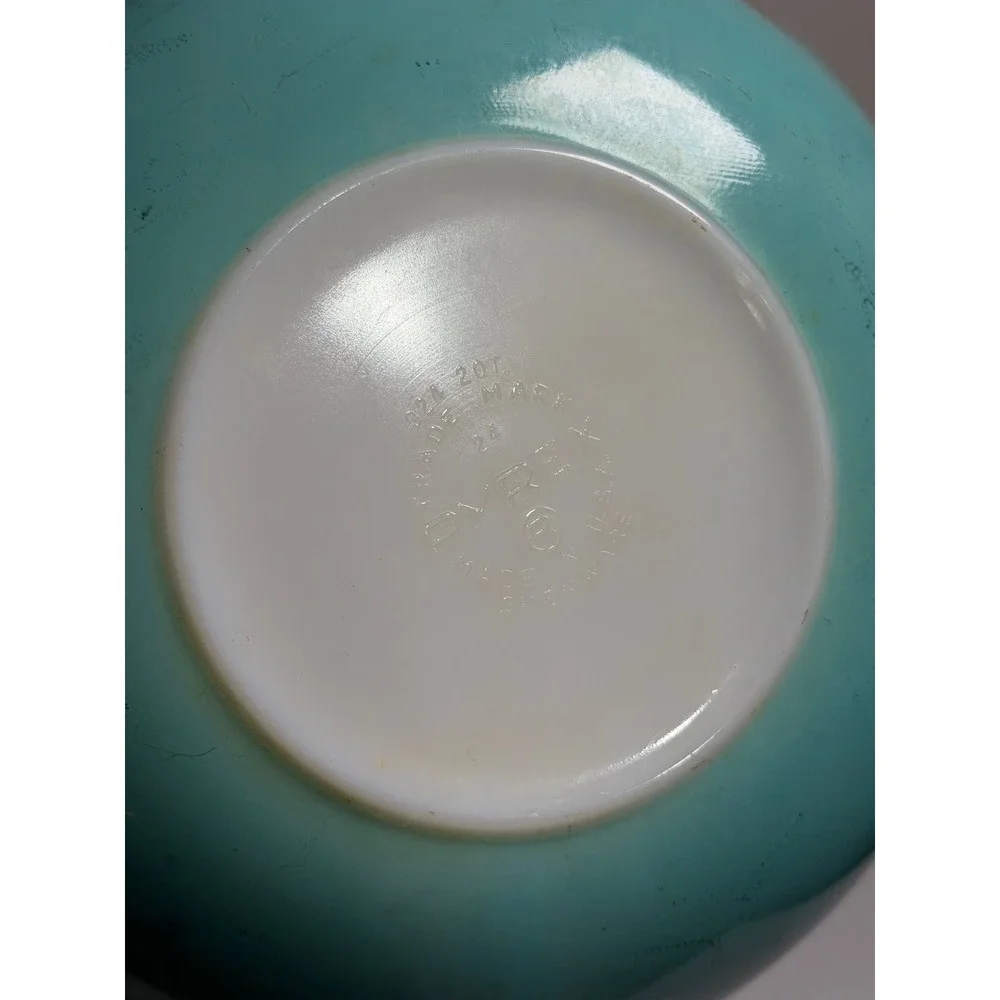 VTG Pyrex Casserole Bowl Turquoise Blue 024 2QT Round Serving Dish Milk Glass